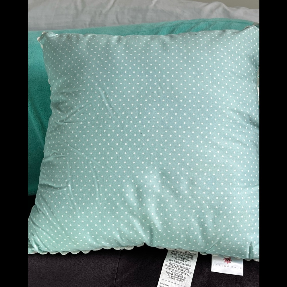 Springmaid 18” Decorative Accent Pillow